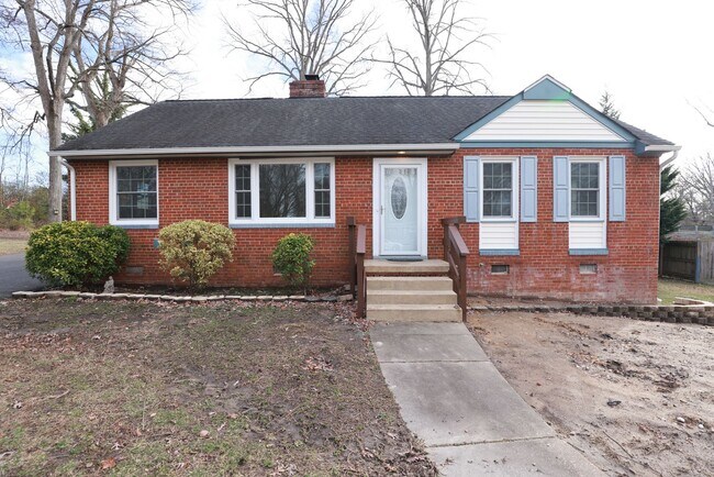 Building Photo - Spacious Brick Rancher in the heart of Tuckahoe in Westend!