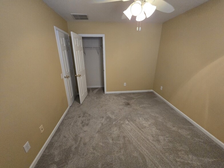 2nd bdr closet - 5429 Werburgh St