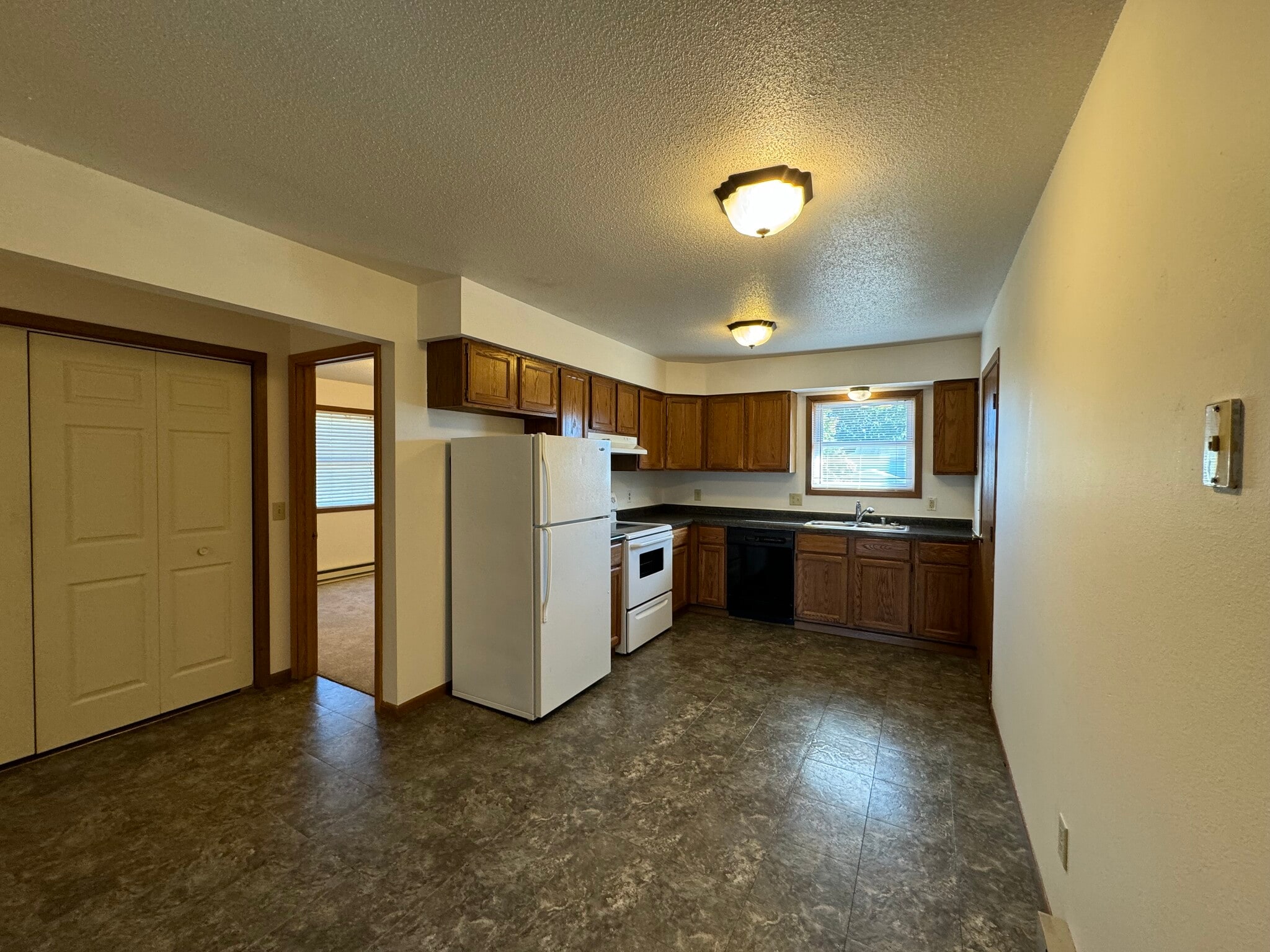 Building Photo - 2318 Meadow Ln