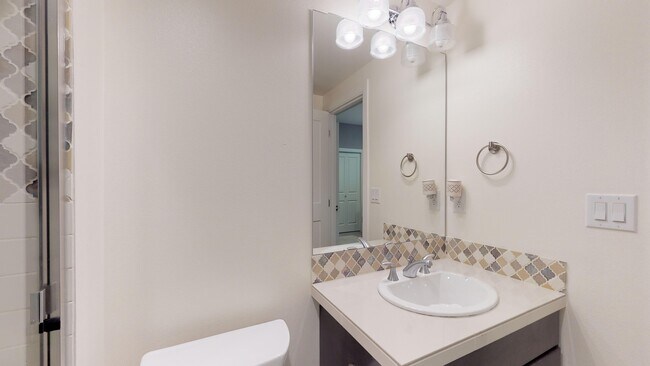 Building Photo - Issaquah highlands 5 bedroom plus Den and 5.5 bathroom newer home with a lot of amenities!!!  A m...