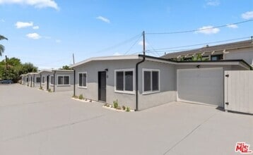 Building Photo - 2658 Santa Ana Ave