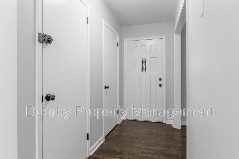 Building Photo - 1945 Barrett Dr