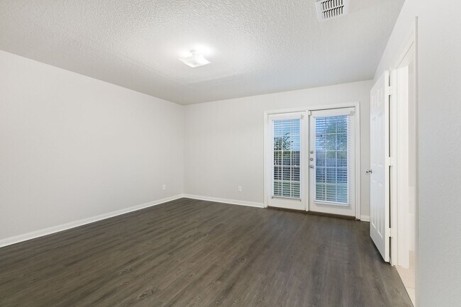 Building Photo - Luckey Ranch Single Story 3 bedroom with d...