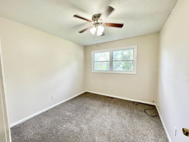 Building Photo - 3 Bedroom Ranch Home