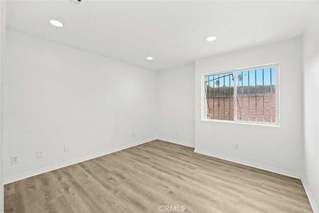 Building Photo - 554 Bonita St