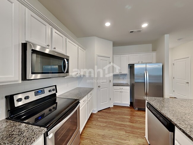 Building Photo - 5079 Trailwater Dr