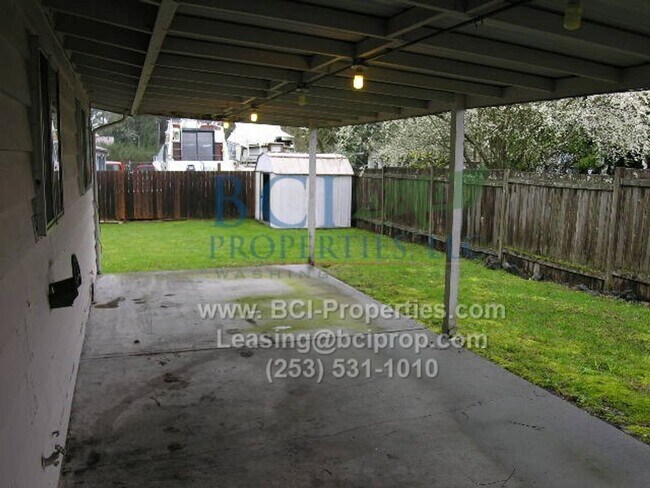 Building Photo - 7440 S Pine St