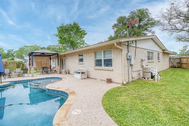 Building Photo - 1405 Delabrook Ct