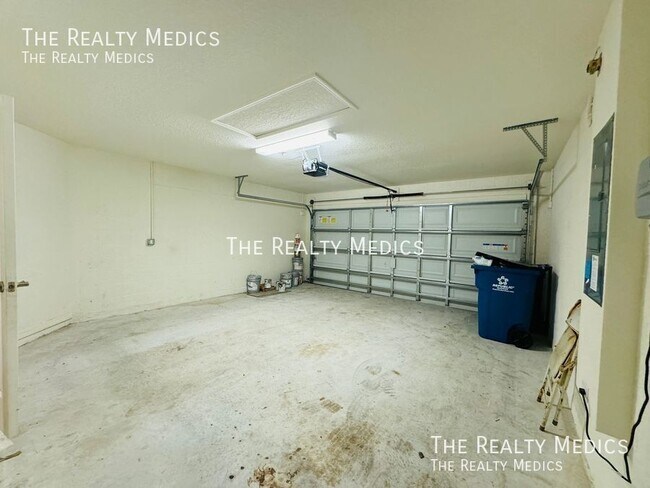 Building Photo - 1097 SILAS St