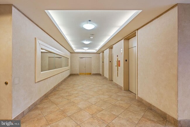Building Photo - 1805 Crystal Dr