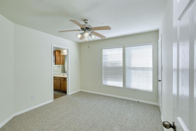Building Photo - 2215 Dry Creek Dr