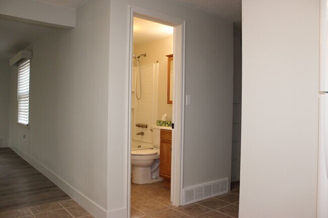 Building Photo - 760-762 N 100 W