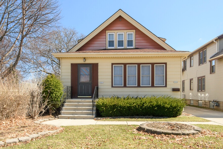 Building Photo - 2028 S 85th St