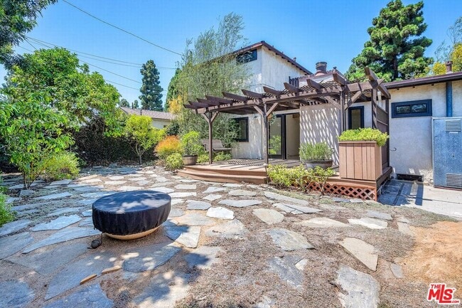 Building Photo - 11472 Diller Ave
