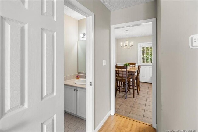 Building Photo - 421 Cityview Ln