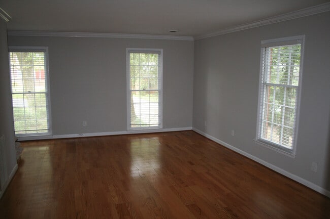 Building Photo - Live at the Center of Modern Conveniences ...