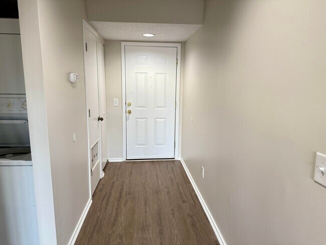 Building Photo - 1025 Plantation Dr W