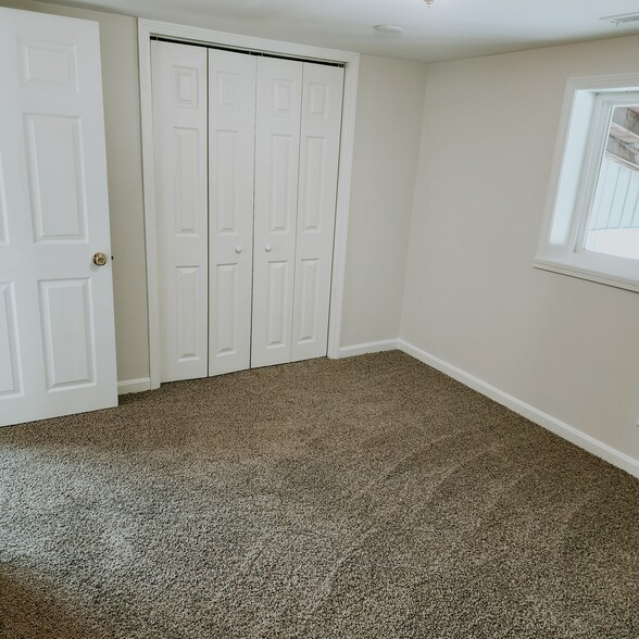 Bedroom #2 with wall closet - 882 N Base Rd