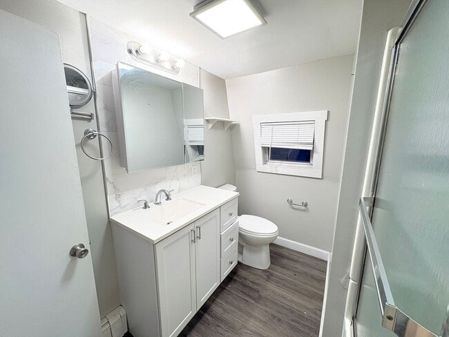 Building Photo - 72 Wales St