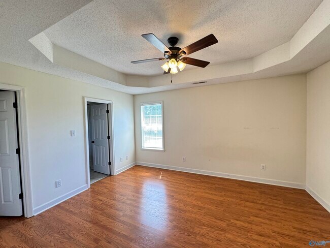 Building Photo - 105 Willow Green Dr