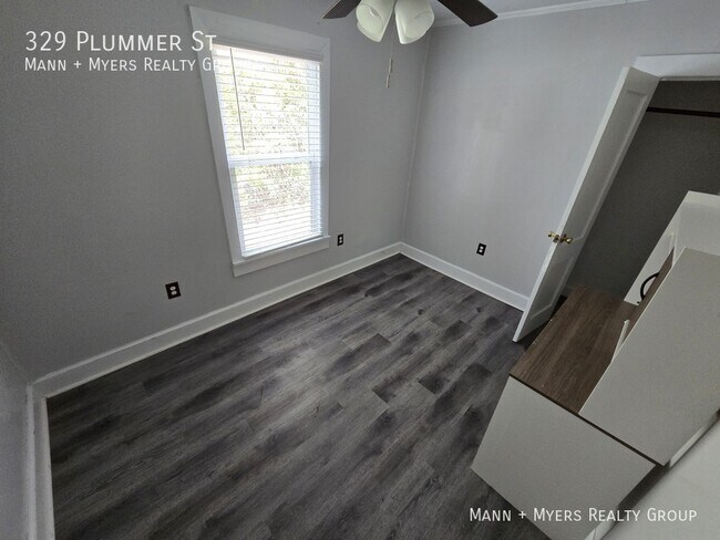 Building Photo - 329 Plummer St