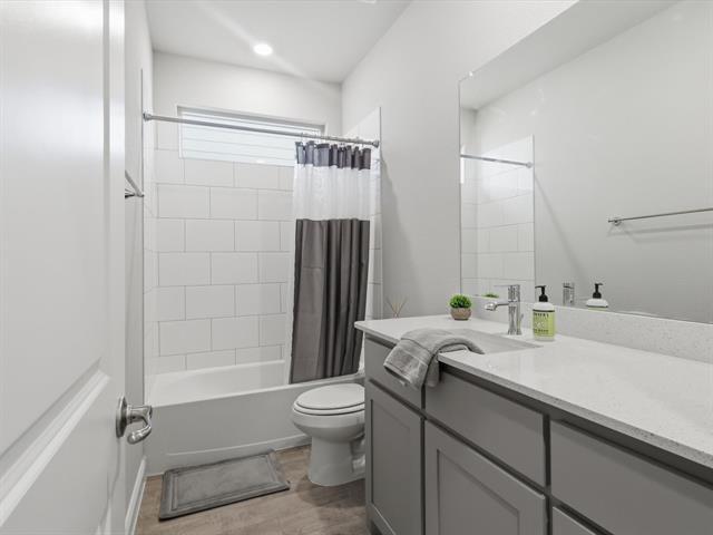 Building Photo - 16032 Farringdon St