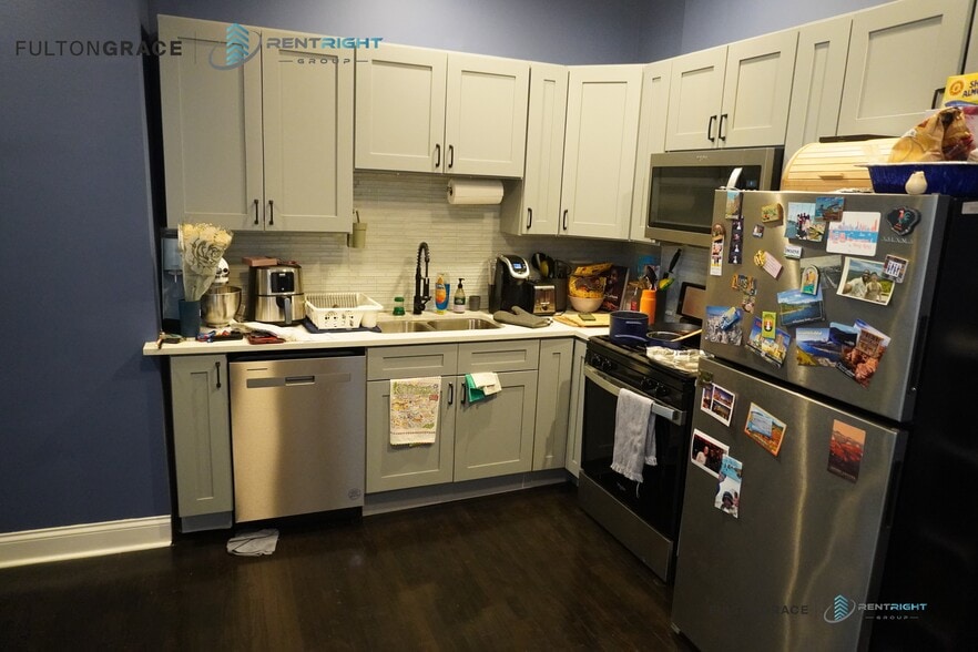 Building Photo - 2031 W 23rd St