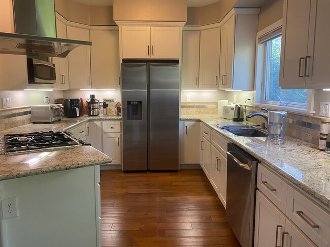 Building Photo - 423 Willow Glen Ct