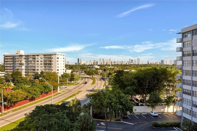 Building Photo - 1300 NE Miami Gardens Dr