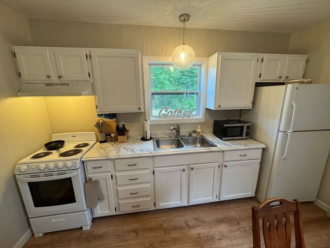 Building Photo - Winter Rental - Furnished 2 Bedroom Rental...