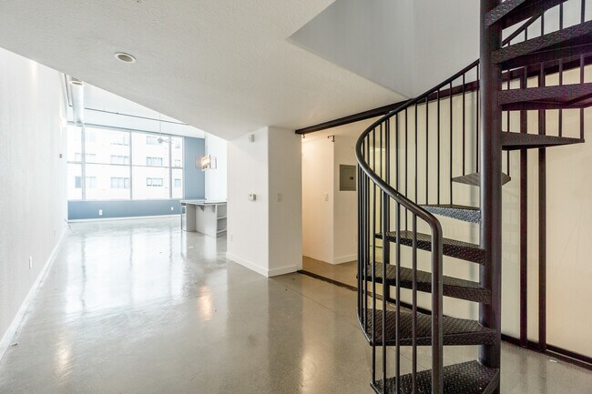 Building Photo - 346 1st St