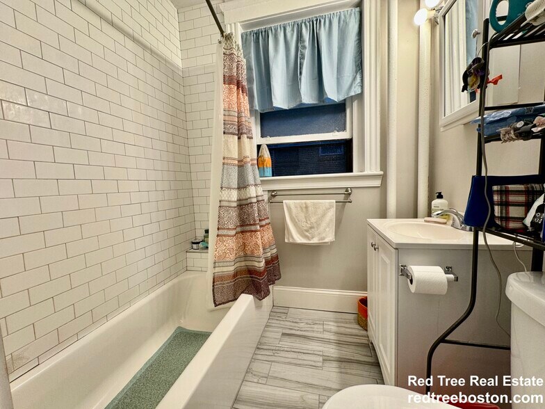 Building Photo - 1992 Commonwealth Ave