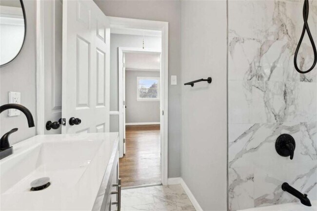 Building Photo - 269 Elks St