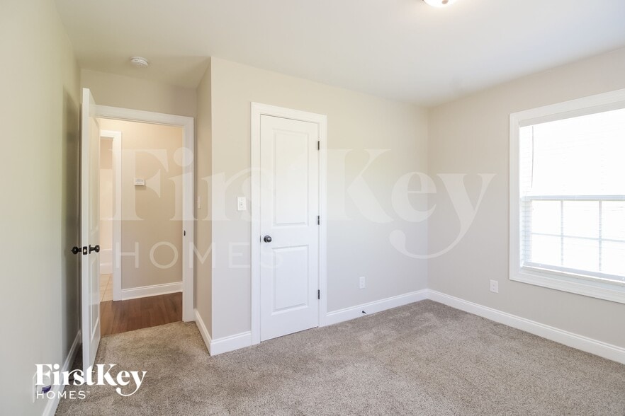 Building Photo - 438 Garland Dr