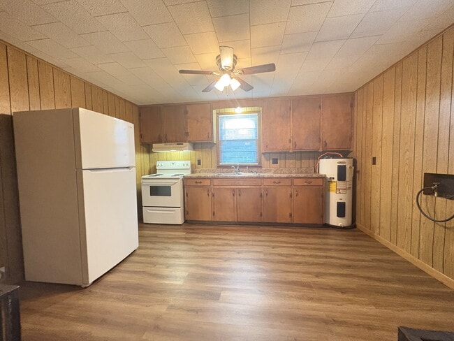 Building Photo - "Charming 1-Bedroom Duplex in Martin, TN -...