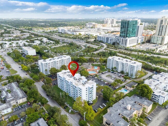 Building Photo - 9125 SW 77th Ave