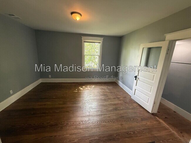 Building Photo - 607 W 44th St