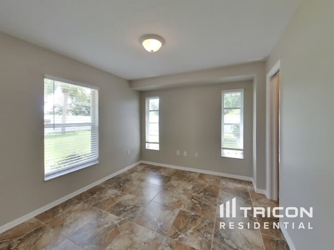 Building Photo - 23135 Langdon Ave