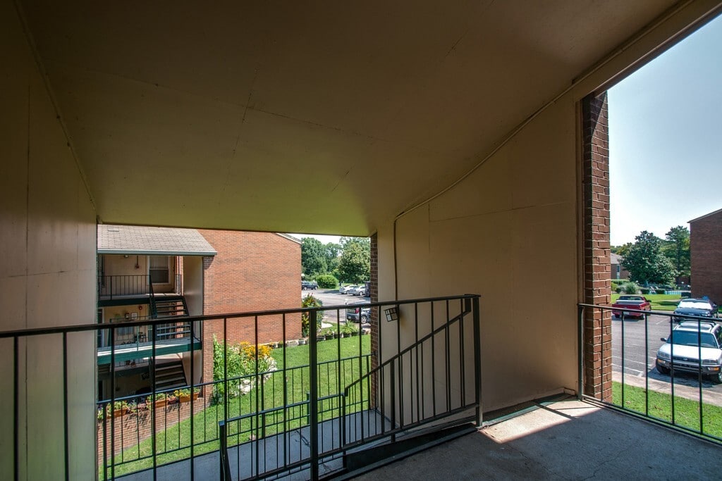 Building Photo - 515 Basswood Ave