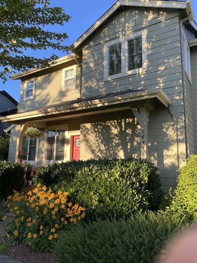 Building Photo - 1635 Hamlet Ln