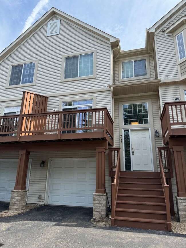 Building Photo - Great Location *2Bed*1.5Bath Townhouse - Oakdale-Available May 1