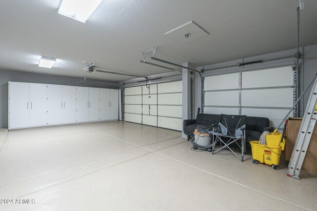 Building Photo - 6326 W El Cortez Pl