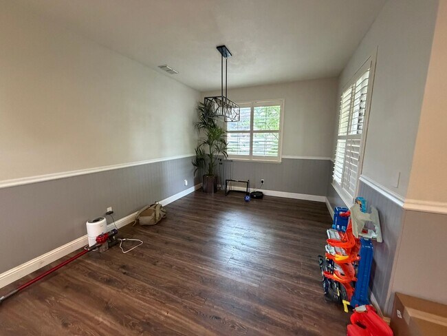 Building Photo - Remodeled 4-Bed Home with Pool in Charming Laguna West, Elk Grove Available now- Photos COMING SOON!