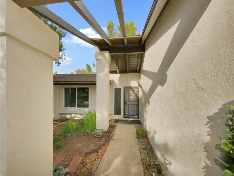 Building Photo - 11002 Promesa Dr