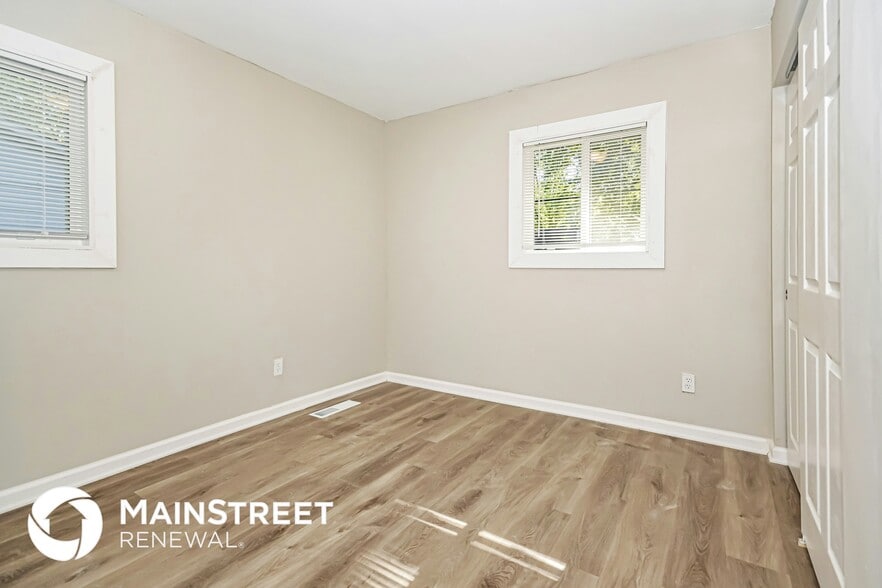 Building Photo - 2813 Falcon Dr