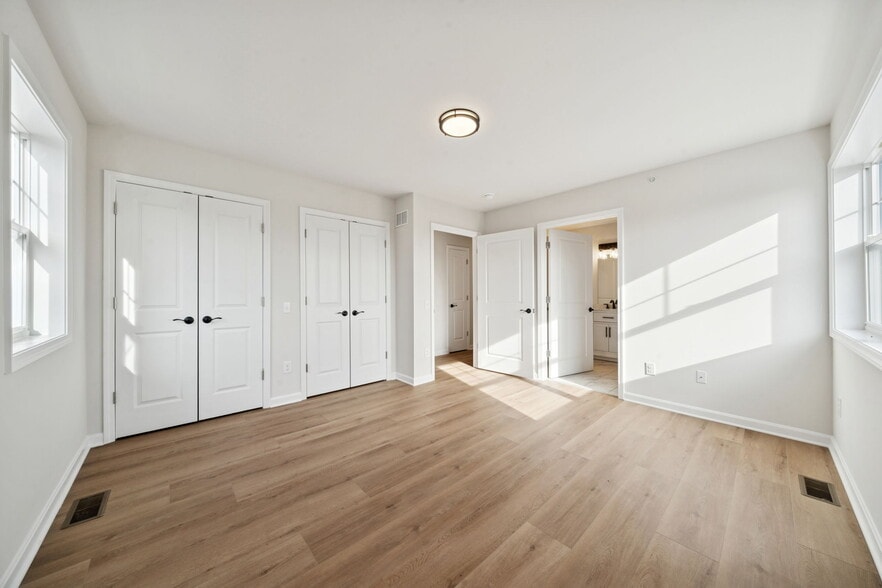 Building Photo - 2215 Lebanon Dr