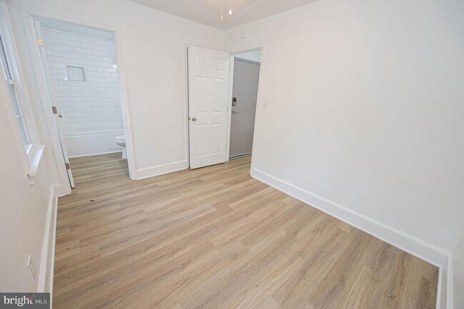 Building Photo - 308 N Division St