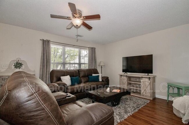 Building Photo - 137 Lynch Cir