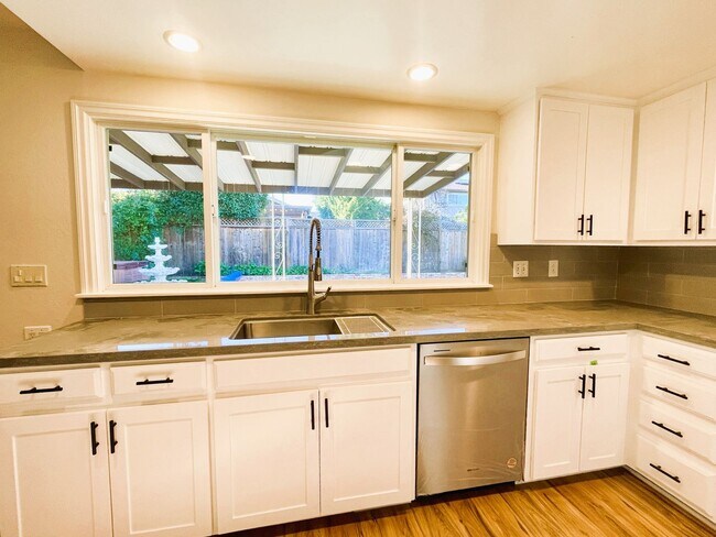 Building Photo - 58 Stanford Ct