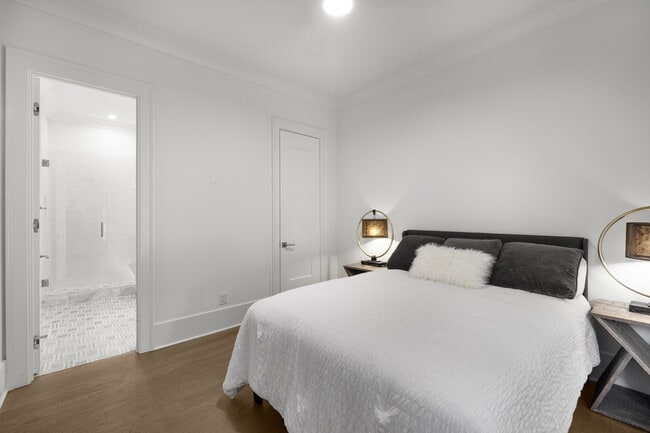 Building Photo - 306 Pinecrest Rd NE